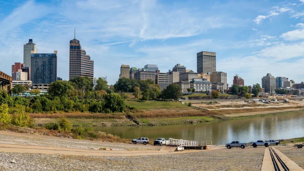 Memphis Tennessee skyline along the Mississippi River